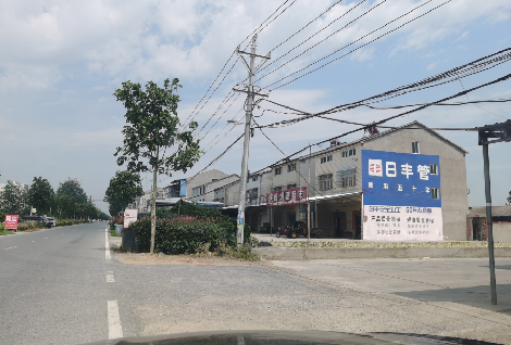 陆良如何能保证墙体广告的醒目性？