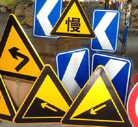 陆良标识标牌中颜色的确定是很重要的。