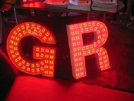 陆良LED发光字常见的安装误区。