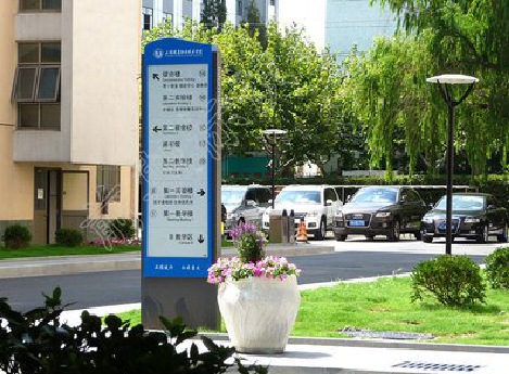 陆良传统的学校标识系统有什么问题？